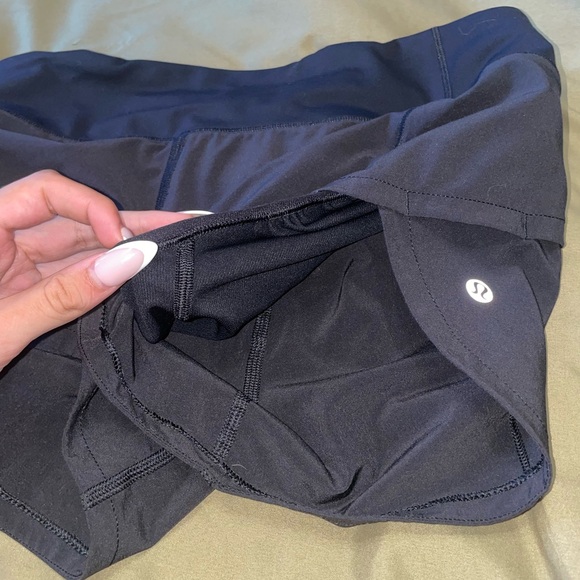 Lulu lemon shorts sz 4 - Picture 6 of 6